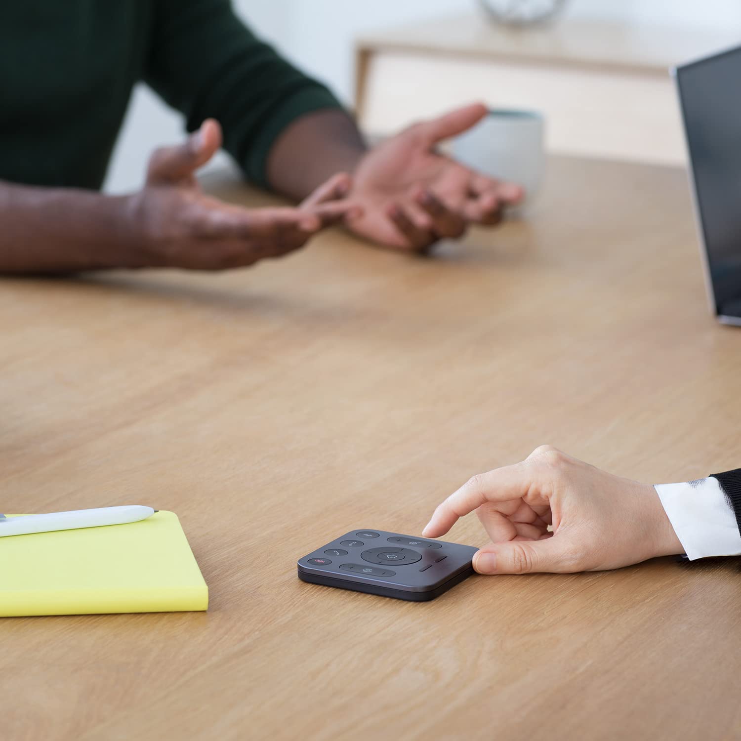 Logitech MeetUp Video Conferencing System, Ultra HD 4K/1080p/720p, 3 Microphones/Adjustable Speakers, Wide Field of View 120°, PC/Mac/Laptop/Macbook/Tablet - Black