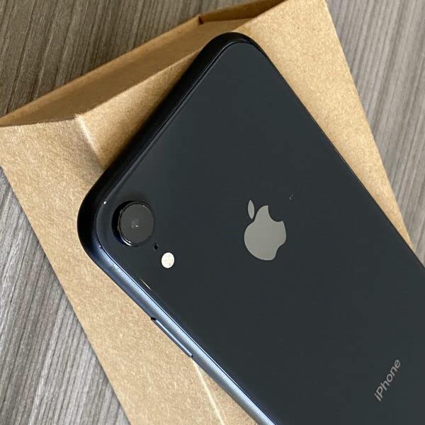 Apple iPhone XR - 64GB - Black Color (USED LIKE NEW PHONE)